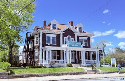 /international/us/164-hempstead-street-new-london-ct-110107988670/