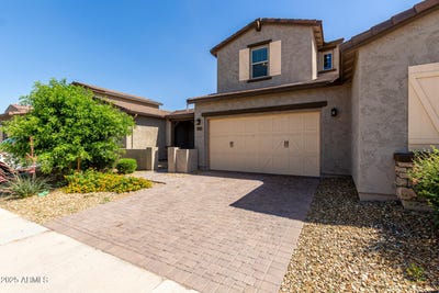 /international/us/14045-w-desert-flower-drive-goodyear-az-110099532600/