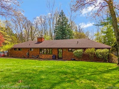 /international/us/25665-forestview-drive-southfield-mi-110107584158/