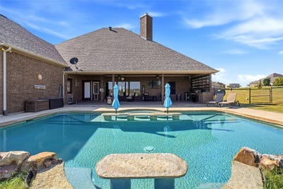 /international/us/6104-high-meadows-drive-krum-tx-110110318750/
