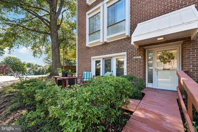 /international/us/3674-persimmon-circle-fairfax-va-110120464370/