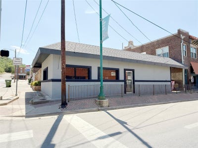 /international/us/220-n-oak-avenue-mineral-wells-tx-110105259801/