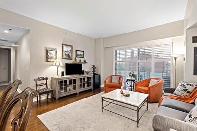 /international/us/4950-central-street-kansas-city-mo-110105085672/