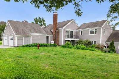 /international/us/49-hilltop-place-new-london-nh-110108723391/