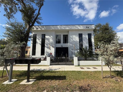 /international/us/9748-nw-26th-ave-miami-fl-110093790203/