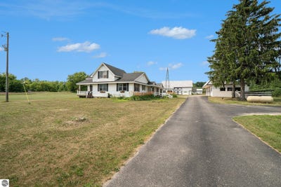 /international/us/3383-3101-e-hohnke-road-cedar-mi-110095125196/