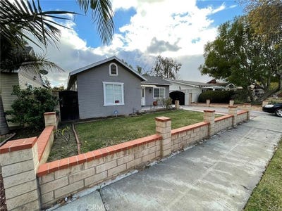 /international/us/326-e-bishop-santa-ana-ca-110104585443/
