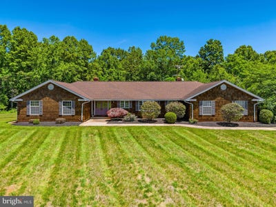 /international/us/176-rock-mills-road-castleton-va-110108577426/