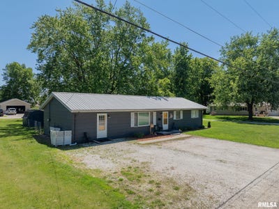 /international/us/302-s-east-street-abingdon-il-110108352032/