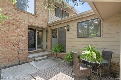 /international/us/7103-pebble-park-drive-west-bloomfield-twp-mi-110106788740/
