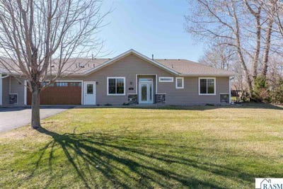 /international/us/725-augusta-drive-mankato-mn-110107264934/