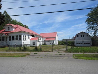 /international/us/23-elm-street-east-millinocket-me-110095378044/?lang=en