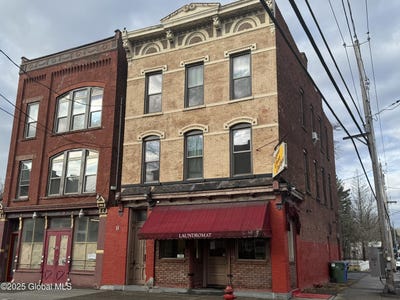 /international/us/8-garner-street-cohoes-ny-110097992428/