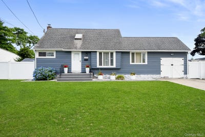 /international/us/389-33rd-street-lindenhurst-ny-110109036895/