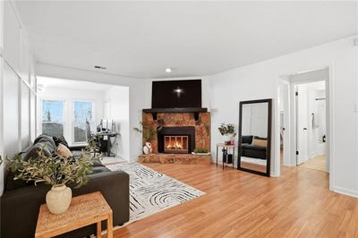 /international/us/4013-lake-pointe-circle-roswell-ga-110107244672/