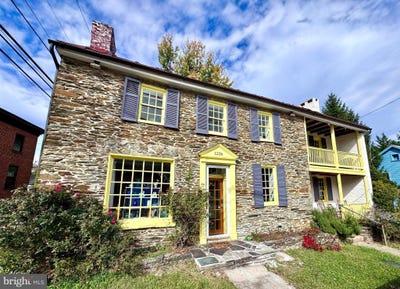 /international/us/1226-washington-street-harpers-ferry-wv-110103102337/