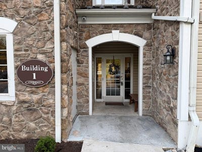 /international/us/121-e-creekside-drive-brookhaven-pa-110107548370/