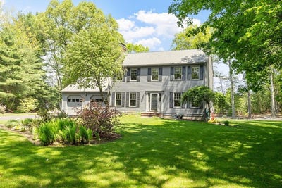 /international/us/97-sterling-street-lancaster-ma-110108333020/