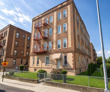 /international/us/168-10-crocheron-avenue-flushing-ny-110108301038/