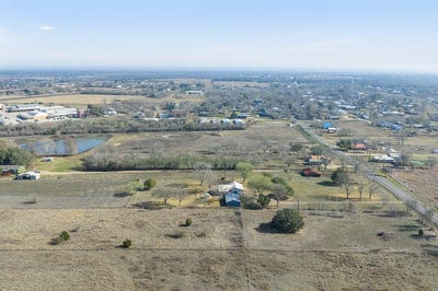 /international/us/407-farm-to-market-road-955-fayetteville-tx-110106322850/
