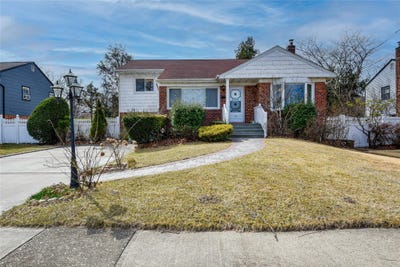 /international/us/53-aintree-road-westbury-ny-110097998788/