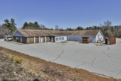 /international/us/1371-hooksett-road-hooksett-nh-110107637408/