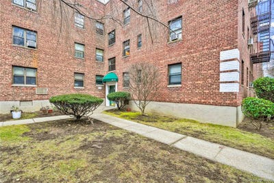 /international/us/46-31-215th-place-bayside-ny-110105358957/