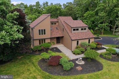 /international/us/84-skoures-lane-newtown-pa-110108935305/