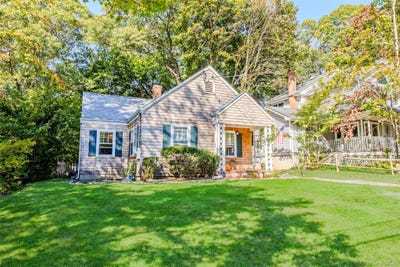 /international/us/11-sharon-avenue-east-setauket-ny-110120537034/
