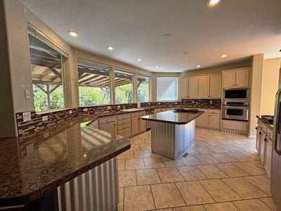 /international/us/1600-fort-bragg-rd-willits-ca-110109165956/