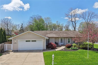 /international/us/14784-stone-creek-oval-strongsville-oh-110107629217/