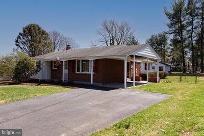 /international/us/4-cinnamon-fern-road-round-hill-va-110108393504/