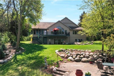 /international/us/19336-koetter-court-richmond-mn-110099398127/