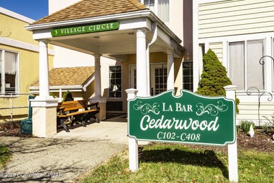 /international/us/3-village-circle-stroudsburg-pa-110106982031/