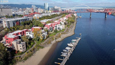 /international/us/620-nw-naito-pkwy-portland-or-110098822747/