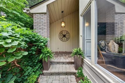 /international/us/1262-woodcrest-circle-bloomfield-hills-mi-110119528118/