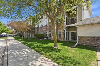 /international/us/1329-se-university-ave-waukee-ia-110107720729/