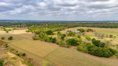 /international/us/755-lonesome-trail-fredericksburg-tx-110098348612/