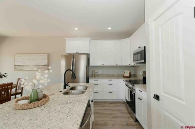 /international/us/748-e-star-court-montrose-co-110105317116/