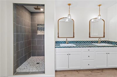 /international/us/392-avon-street-mocksville-nc-110097238547/