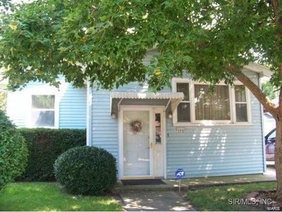 /international/us/353-plum-street-carlinville-il-110097974364/