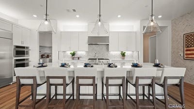 /international/us/1888-eastcliffe-terrace-santa-paula-ca-110120452385/