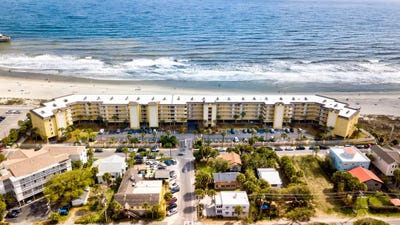 /international/us/201-w-arctic-avenue-folly-beach-sc-110108132074/