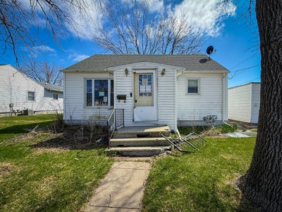 /international/us/517-3rd-street-se-clarion-ia-110107965167/