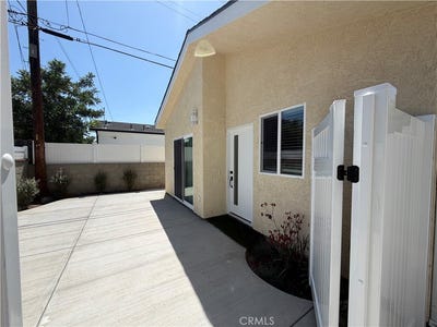 /international/us/7814-amestoy-avenue-lake-balboa-ca-110108782480/