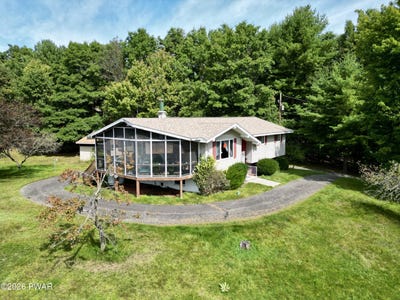 /international/us/9-pine-tree-lane-hawley-pa-110119946633/