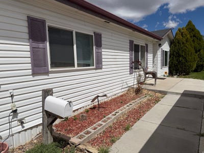 /international/us/100-n-200-w-henrieville-ut-110108742227/