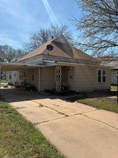 /international/us/214-w-5th-st-cherokee-ok-110106499343/