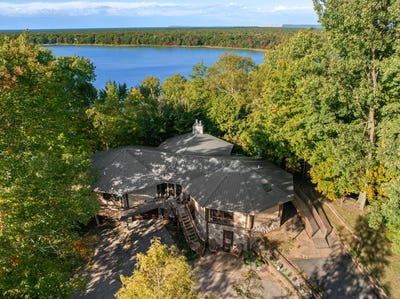 /international/us/3810-deer-ridge-trail-beulah-mi-110120513623/