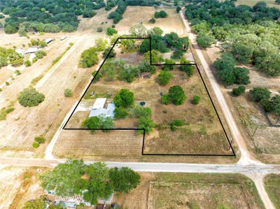 /international/us/371-county-road-146-hallettsville-tx-110102763405/